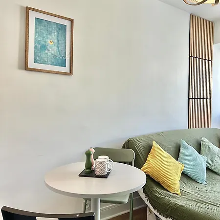 Appartement Equipe Avec Balcon - Bail Mobilite Puteaux